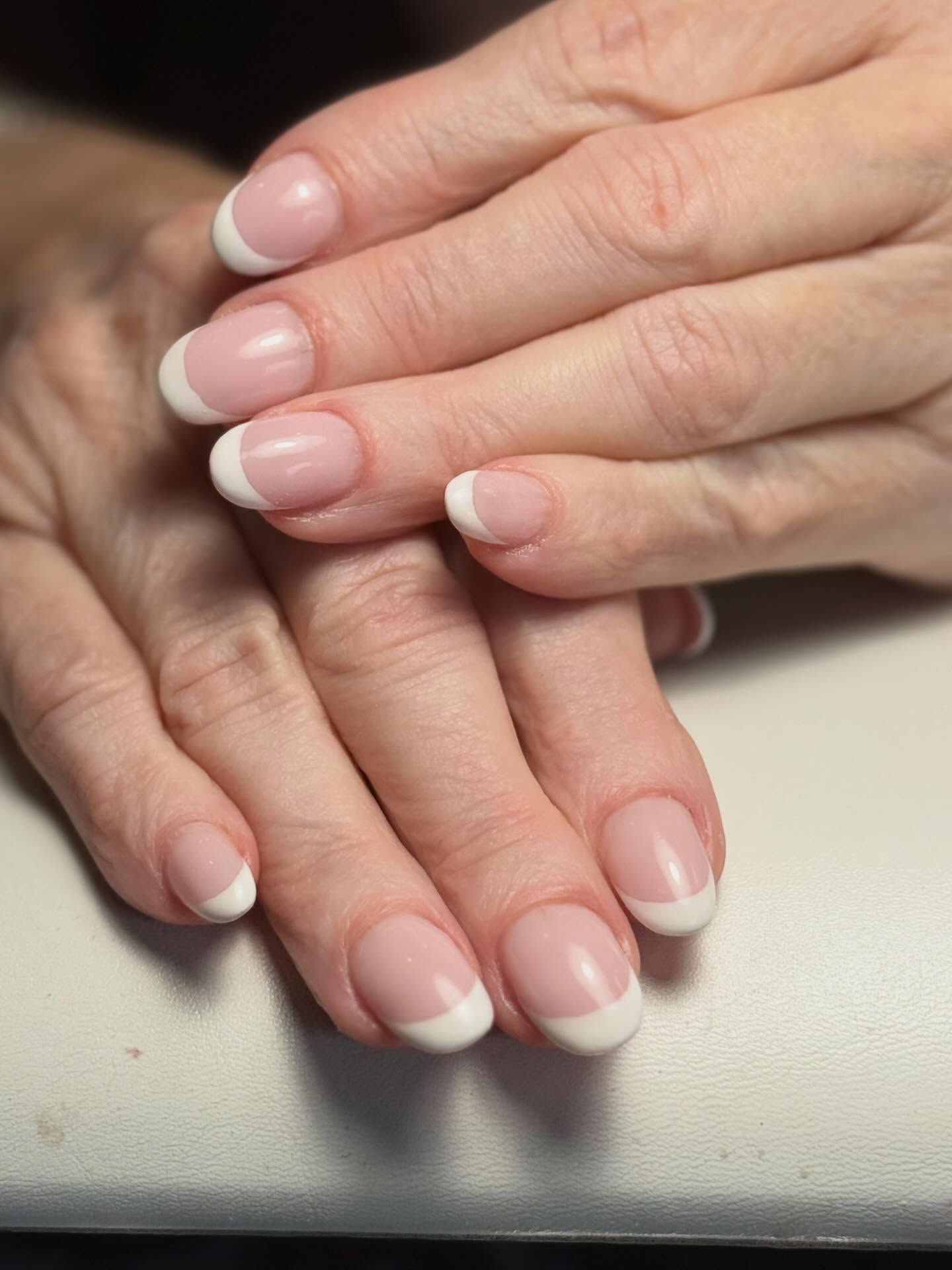 Franse manicure met witte tips
